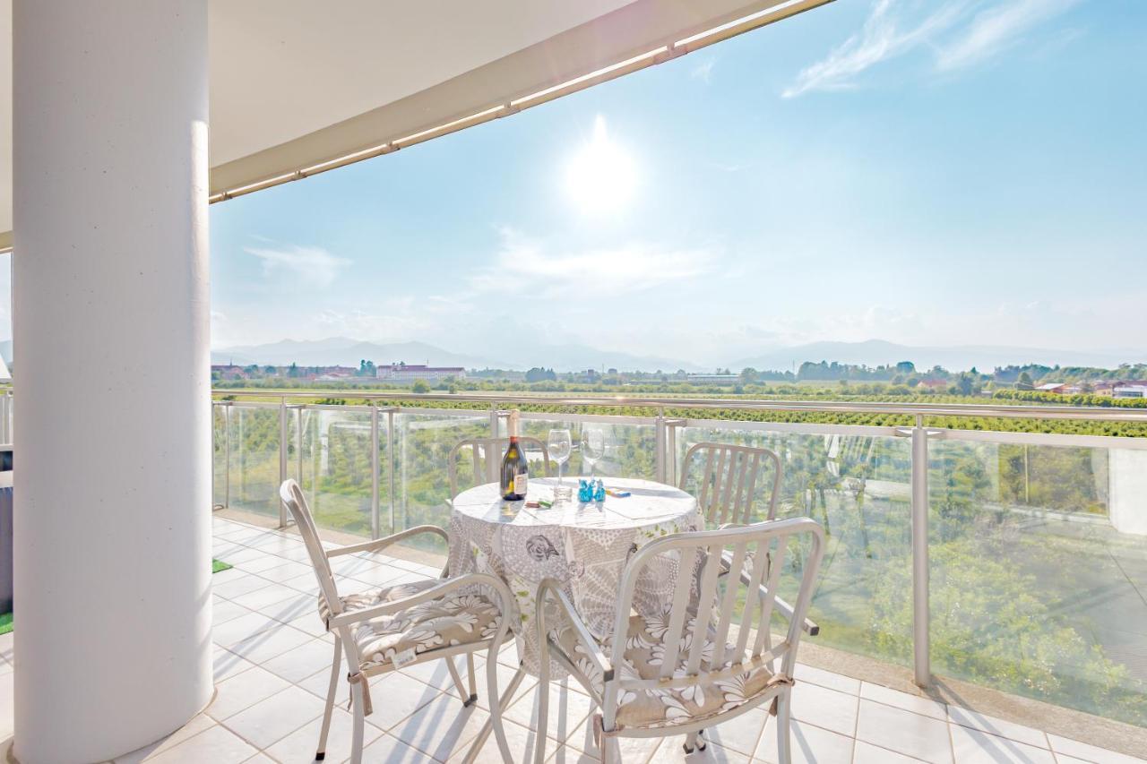 Glass House Кунео Екстериор снимка